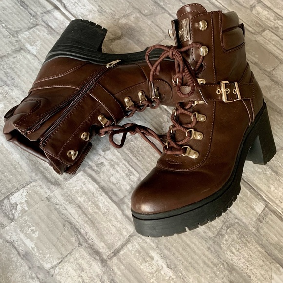 GUESS: WOMEN’S CANALY COMBAT BOOTS - Picture 3 of 12